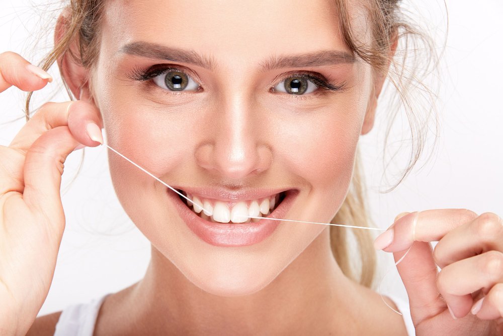 como usar el hilo dental