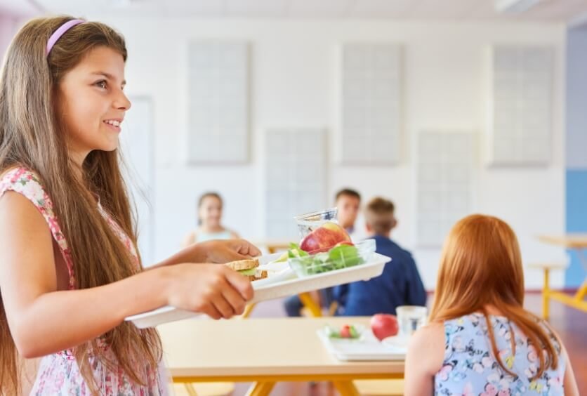 Alimentación y Salud Bucal: Claves Nutricionales para una Sonrisa Fuerte