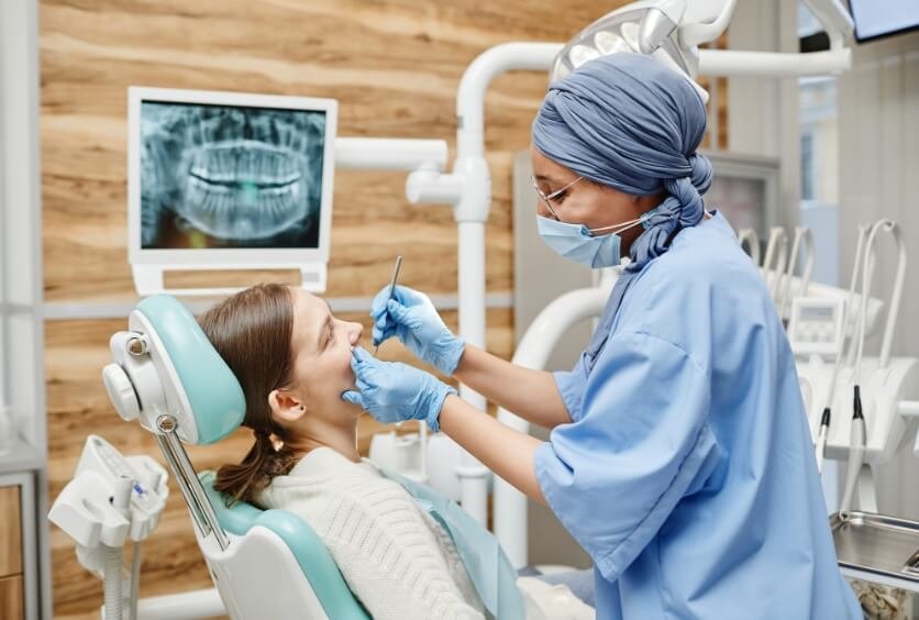 Primera Visita al Dentista: Qué Revisan y Por Qué Es Tan Importante