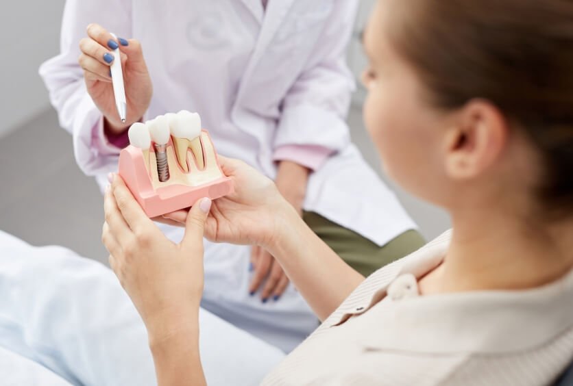 Clínica Dental Especializada en Implantes Dentales y Periodoncia