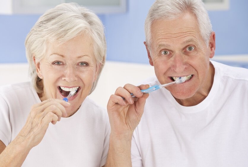 Salud Bucal en Personas Mayores: Cuidados Clave para Conservar Dientes y Calidad de Vida