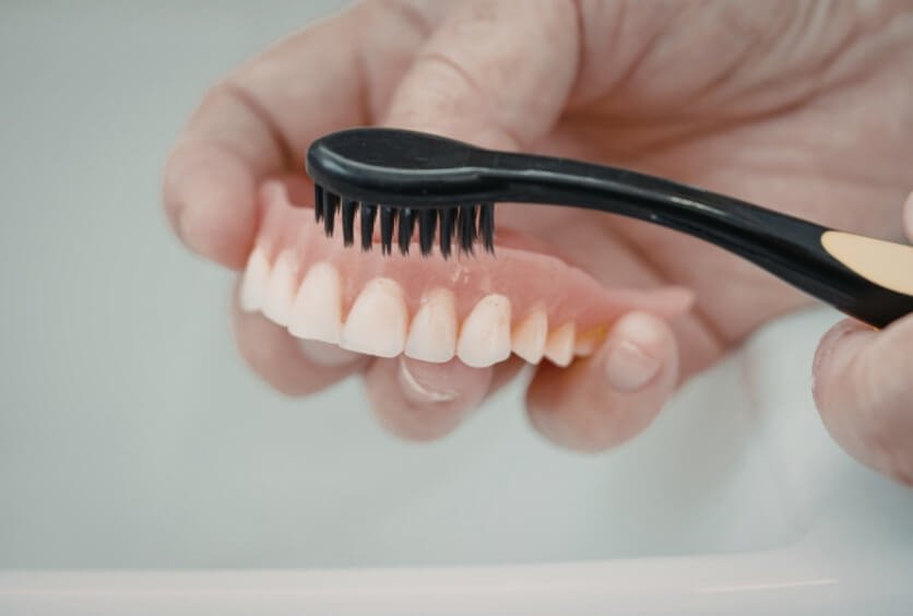 Salud Bucal en Personas Mayores: Cuidados Clave para Conservar Dientes y Calidad de Vida
