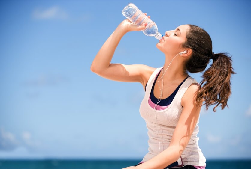 Beber Agua En Verano Y Cuidar Los Dientes